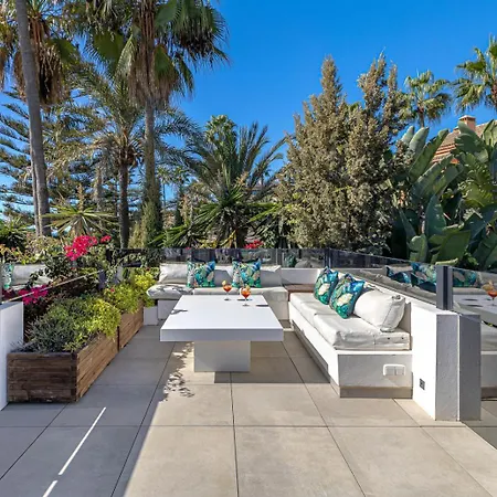 Frontline El Martinete With Picasso Pool מארבלה