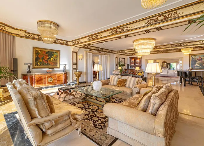 Frontline El Martinete With Picasso Pool