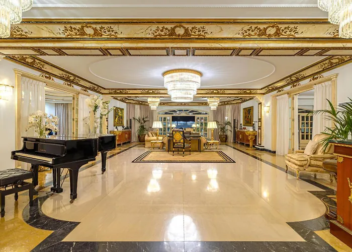Frontline El Martinete With Picasso Pool فيلة