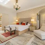 Villa Frontline El Martinete With Picasso Pool Marbella