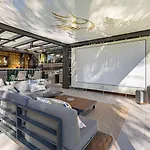 Frontline El Martinete With Picasso Pool Villa