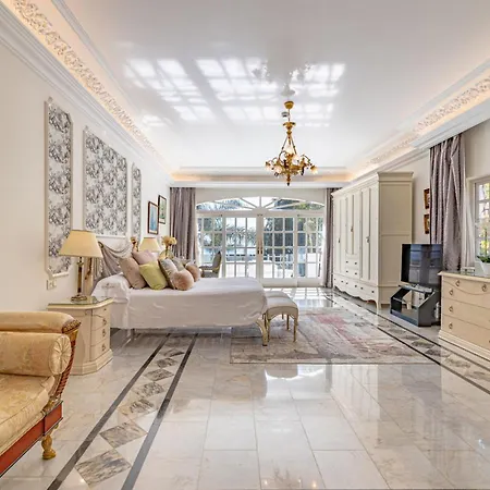 Frontline El Martinete With Picasso Pool Villa Marbella
