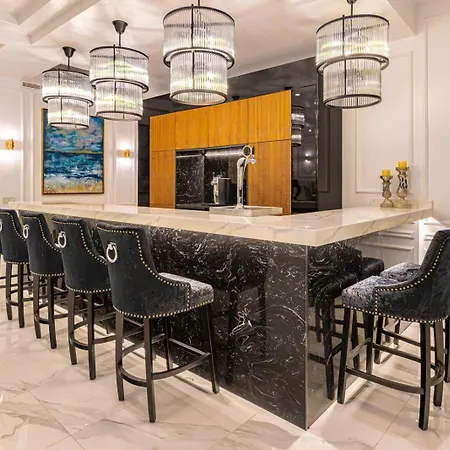 Frontline El Martinete With Picasso Pool Marbella