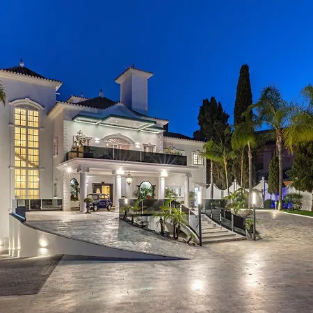 Frontline El Martinete With Picasso Pool Marbella